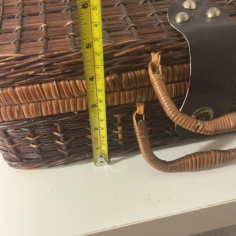 Picnic portable treasure display case storage brown medium